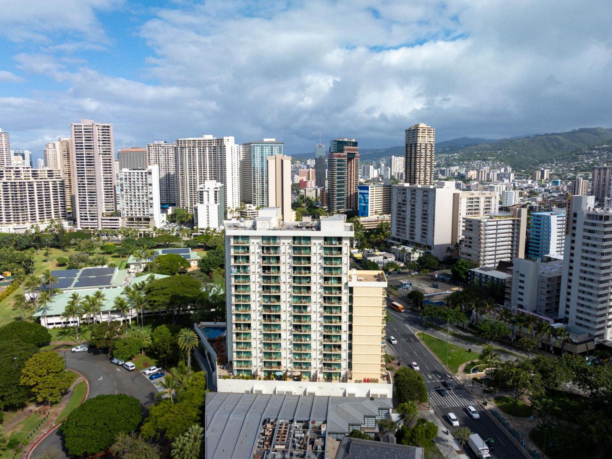Luana Waikiki Hotel & Suites Honolulu Exterior photo