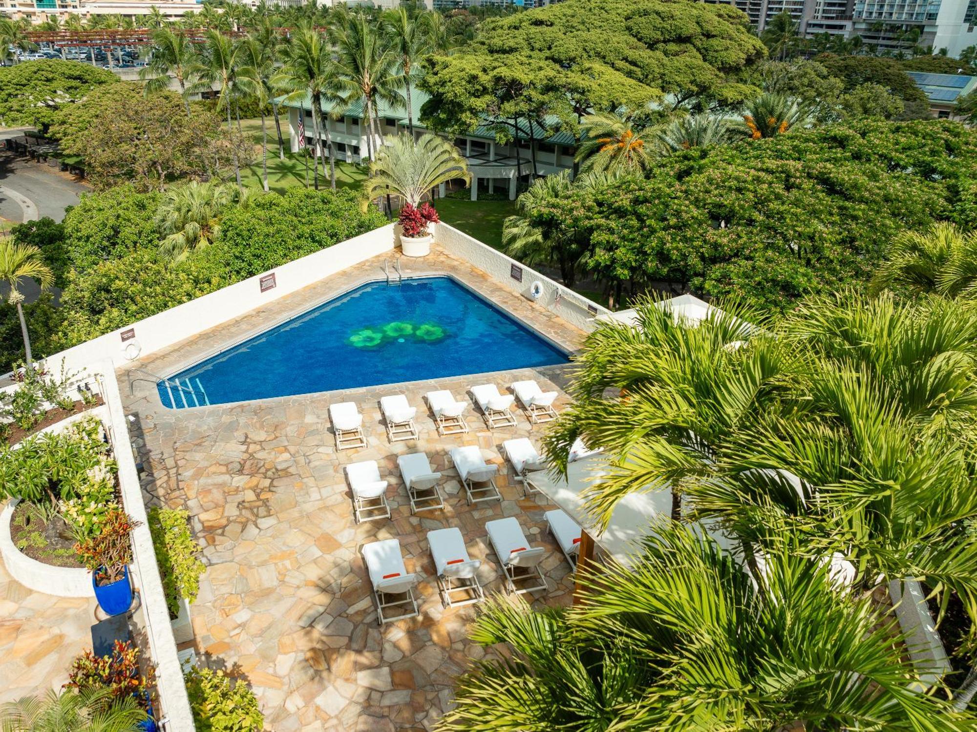 Luana Waikiki Hotel & Suites Honolulu Exterior photo